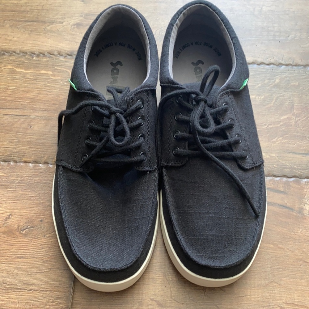 Men’s black Sanuks